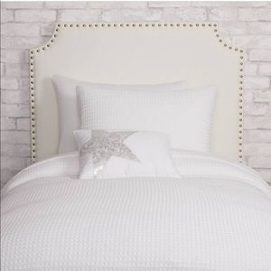 Dormify headboard